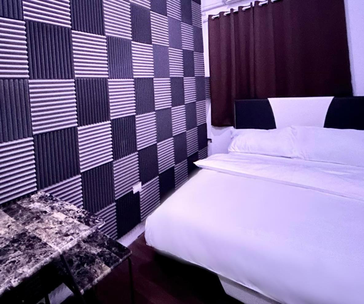 Private Room With Ac And Fan At Ekg Manila House Rental Exterior photo