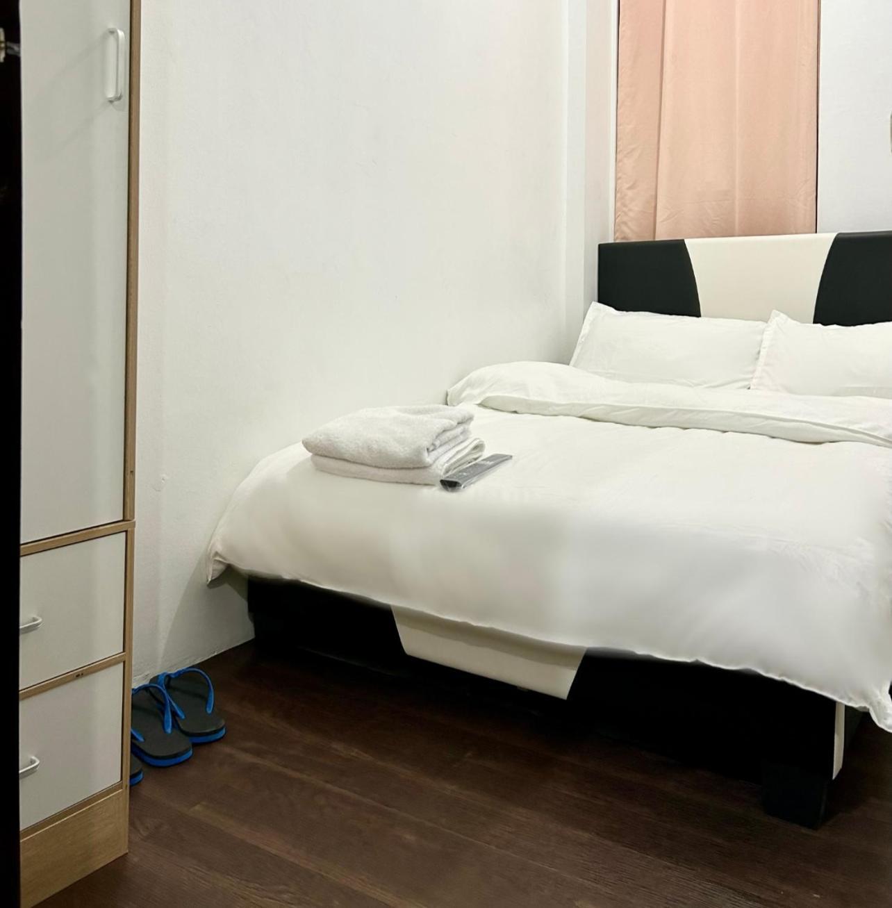 Private Room With Ac And Fan At Ekg Manila House Rental Exterior photo